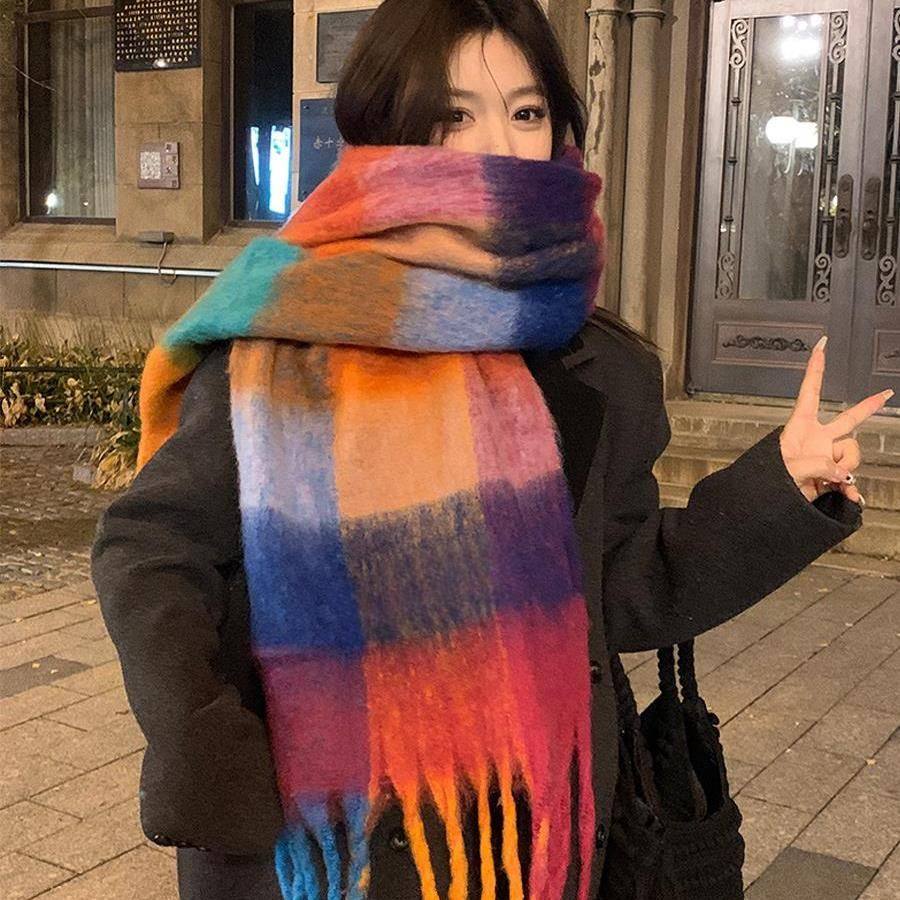 马海毛彩虹围巾女冬季2025新款高级感韩版百搭保暖加厚围脖披肩