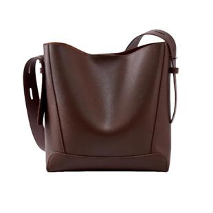 2025秋冬新款真皮女包斜挎百搭单肩大容量复古休闲通勤水桶手提包