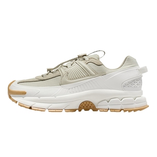 NIKE耐克女鞋冬VOMERO ROAM迈柔户外拒水跑步鞋老爹鞋HQ2181-100