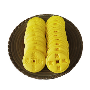 春节过年初一十五烧香拜佛求发财神爷摆供上贡品金银元宝铜钱馒头