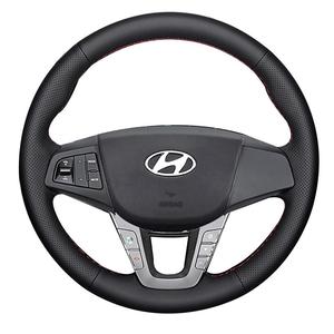 现代真皮手缝方向盘套名图伊兰特ix235胜达途悦动纳领菲斯塔专用