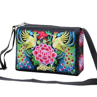 2025新款女士包包民族风刺绣花斜挎包中老年复古布包休闲单肩包