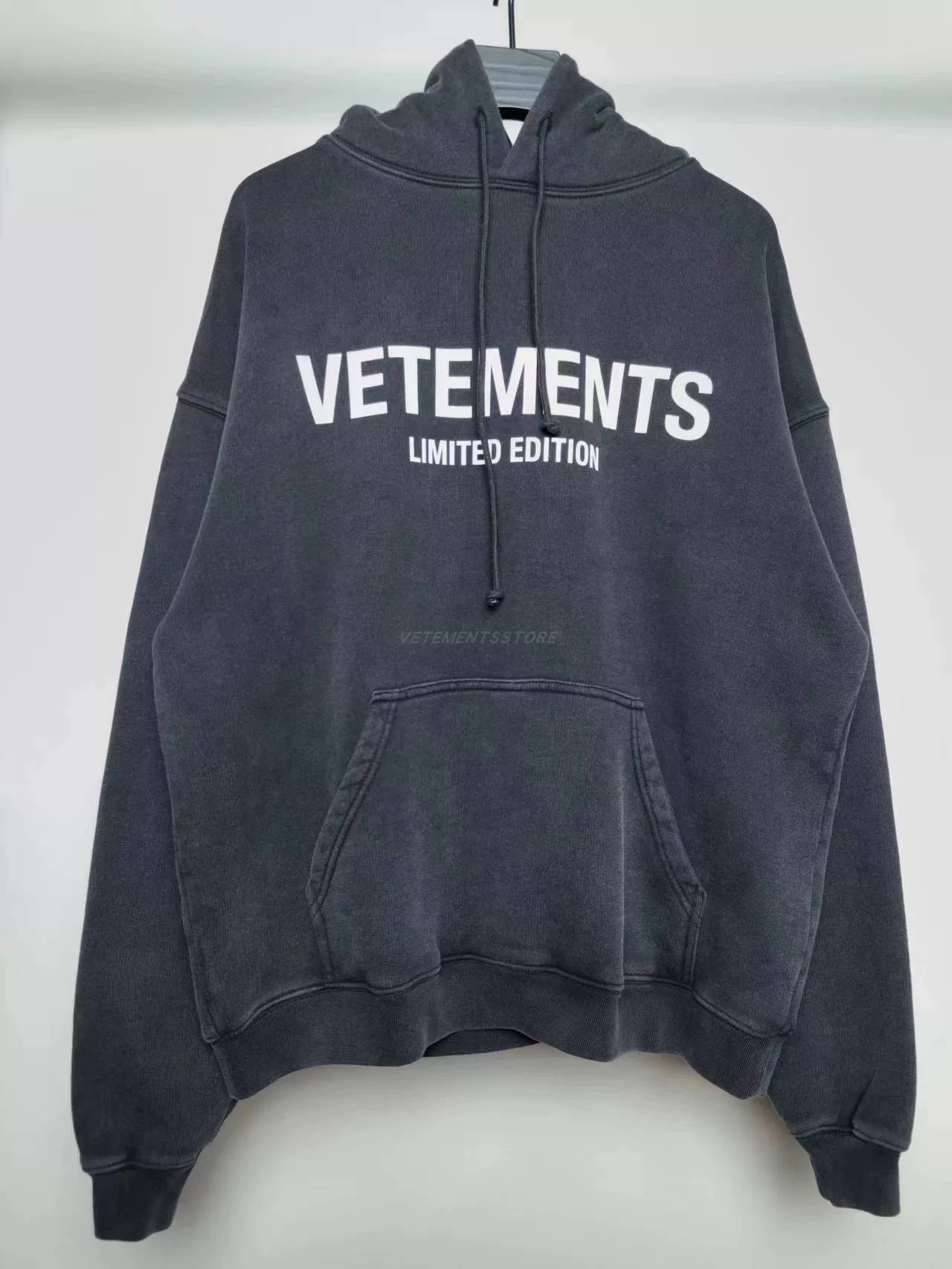 «Ограниченный тираж M IETEMENTS Edition»