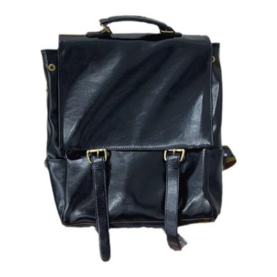 百搭皮质翻盖休闲双肩包大容量包