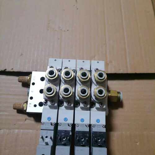 溢价-电磁阀 SY7120-5D-03 4个加底