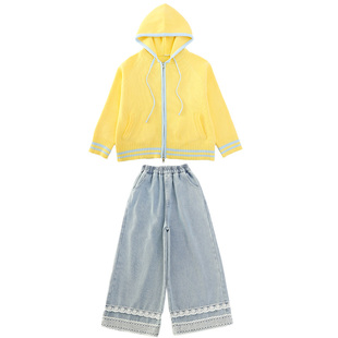 女童奶黄色针织开衫外套春秋2026新款洋气中大童毛衣炸街风