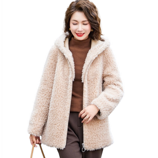 羊剪绒大衣女2026冬新中长款连帽洋气韩版海宁羔羊毛颗粒皮草外套