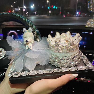 羽垫公主玩偶车载摆件女士轻奢内饰手工创意中控台香水摆饰