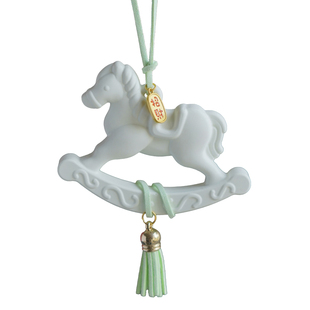 可爱小马车挂牌车载香薰创意汽车后视镜吊饰车内房间衣橱增香挂件