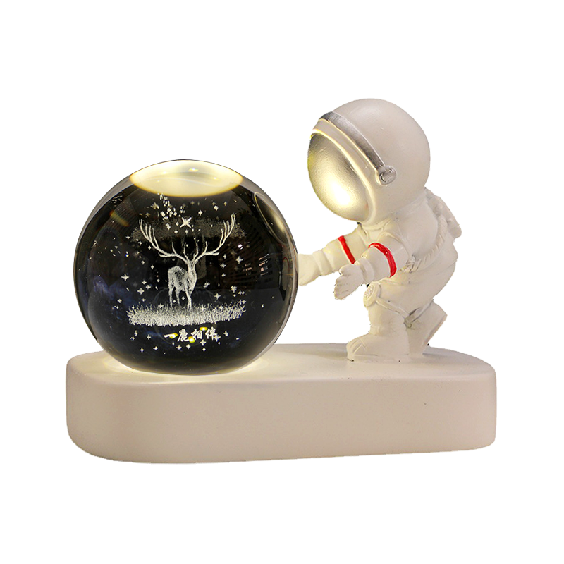 圣诞生日礼物送8-12岁男孩儿童小学生初中生实用宇航员小夜灯摆件