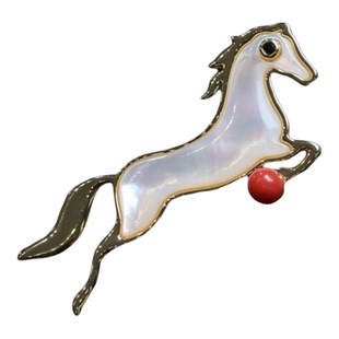 ENIMOL天然莫莫&沙丁红珊瑚圆珠搭配珍珠贝 骏马胸针 本命年好礼