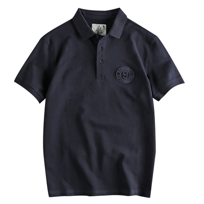 简约刺绣微章图美式男polo衫纯色