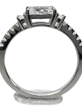 长方形雷迪恩横镶1克拉钻戒