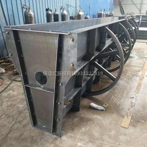 水泥隔离墩防撞护栏基础墩模具公路挡土墙混凝土铁马隔离墩模板