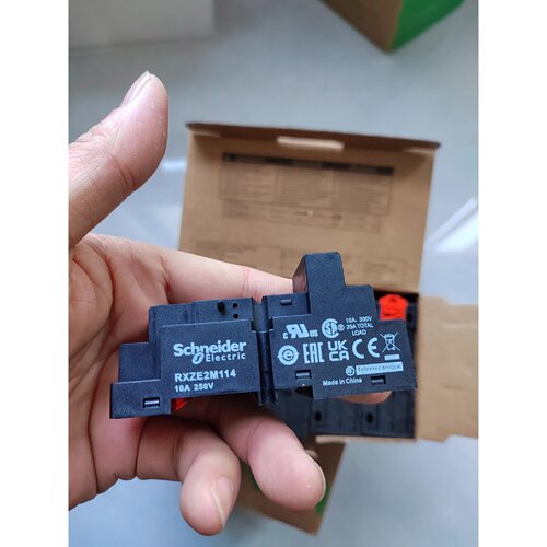 议价RXZE2M114继电器底座维修