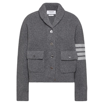 两个实用口袋可随身携物罗纹衣领