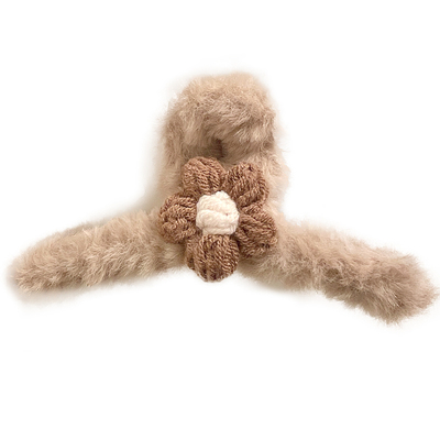 冬日氛围毛绒花朵抓夹女