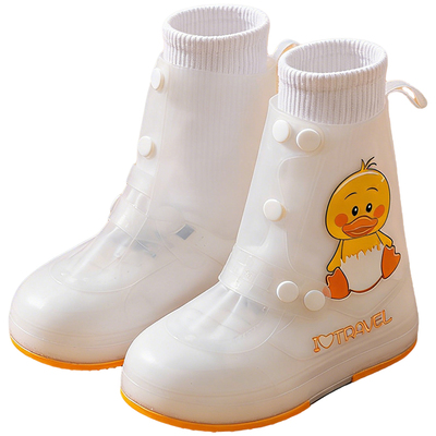 暴力拉扯也不破!一双雨鞋穿三年