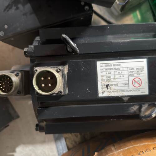 议价Yaskawa Servo Motor Usasem30Ac2 3.08Kw 9.8适用
