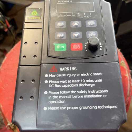 溢价-誉强变频器YQ3000F11-402P2G   2.2K