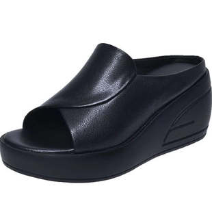 品牌真皮坡跟拖鞋女2025年新款厚底一字拖夏季外穿轻便妈妈凉拖鞋