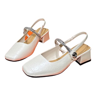 丹行道一字带玛丽珍中跟单鞋女2026春季新款方头水钻粗跟包头凉鞋