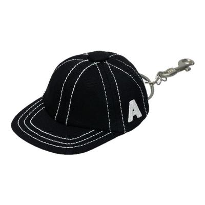 ADERERROR ESSENCE A帽子钥匙链迷你A字标签之字形刺绣帽子钥匙链