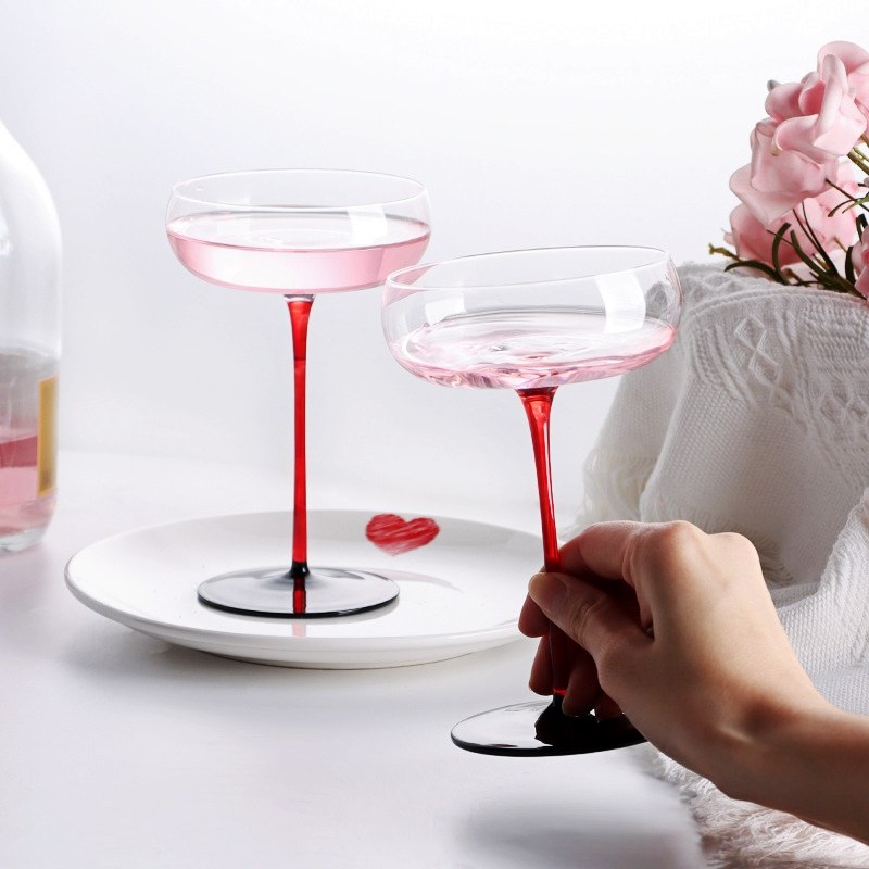 创意玻璃鸡尾酒杯酒吧调酒杯子凹底红挺黑底马天尼杯香槟杯高脚杯