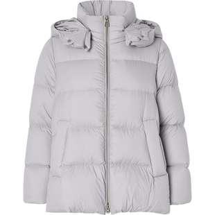 QS秸熙25冬季款保暖立领连帽羽绒服软心泡芙感鸭绒外套