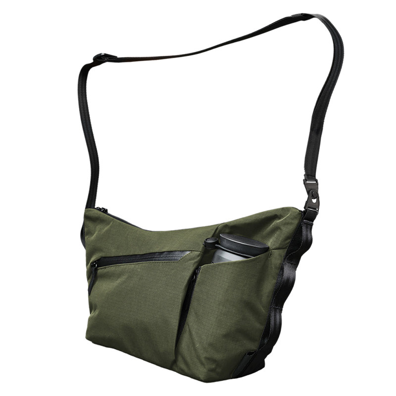 新款男士机能休闲多功能斜挎包运动水杯包户外防水通勤旅行单肩包