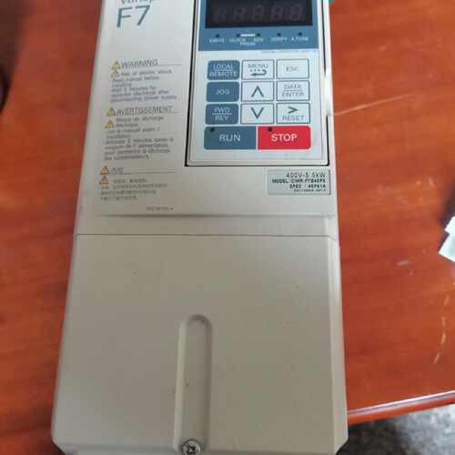 咨询后拍安川F7变频器，型号CIMR-F7B45P5，5.5KW/3