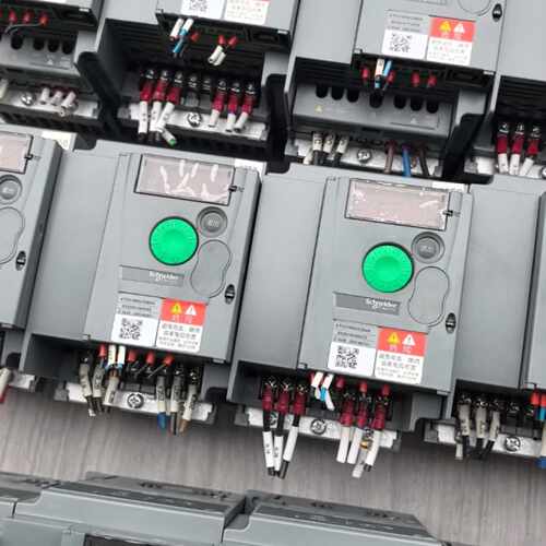 溢价-施耐得变频器ATV310HU22N4分别是2.2KW，380