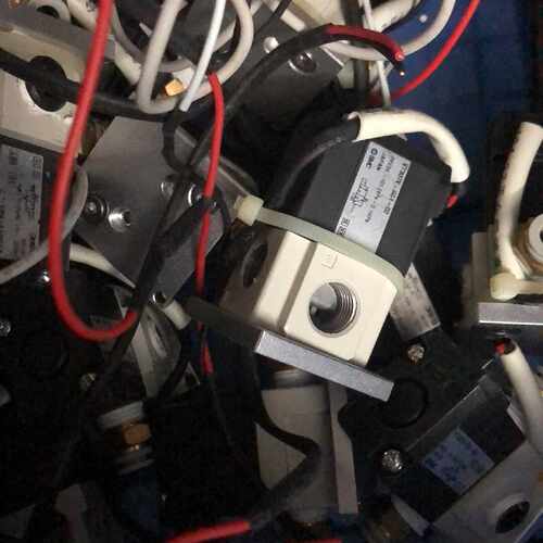 询价VT307V-5G1-02 电磁阀长线几乎没剪过，正