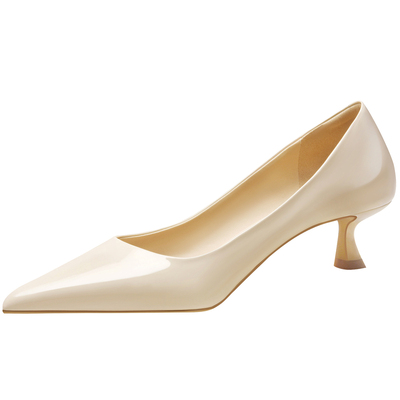 白色漆皮尖头小猫跟浅口通勤单鞋