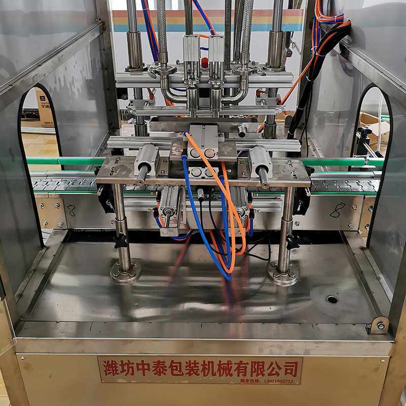 直线自动灌装机 五升桶装白酒灌装生产线 酒精次氯酸防冻液灌装机