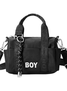 BOYLONDON黑色简约轻便复古新款男女同款时尚个性斜挎小包N85004