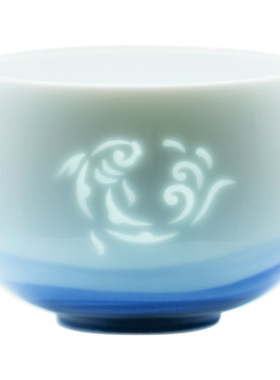 山水间鱼跃青花手绘玲珑陶瓷茶杯