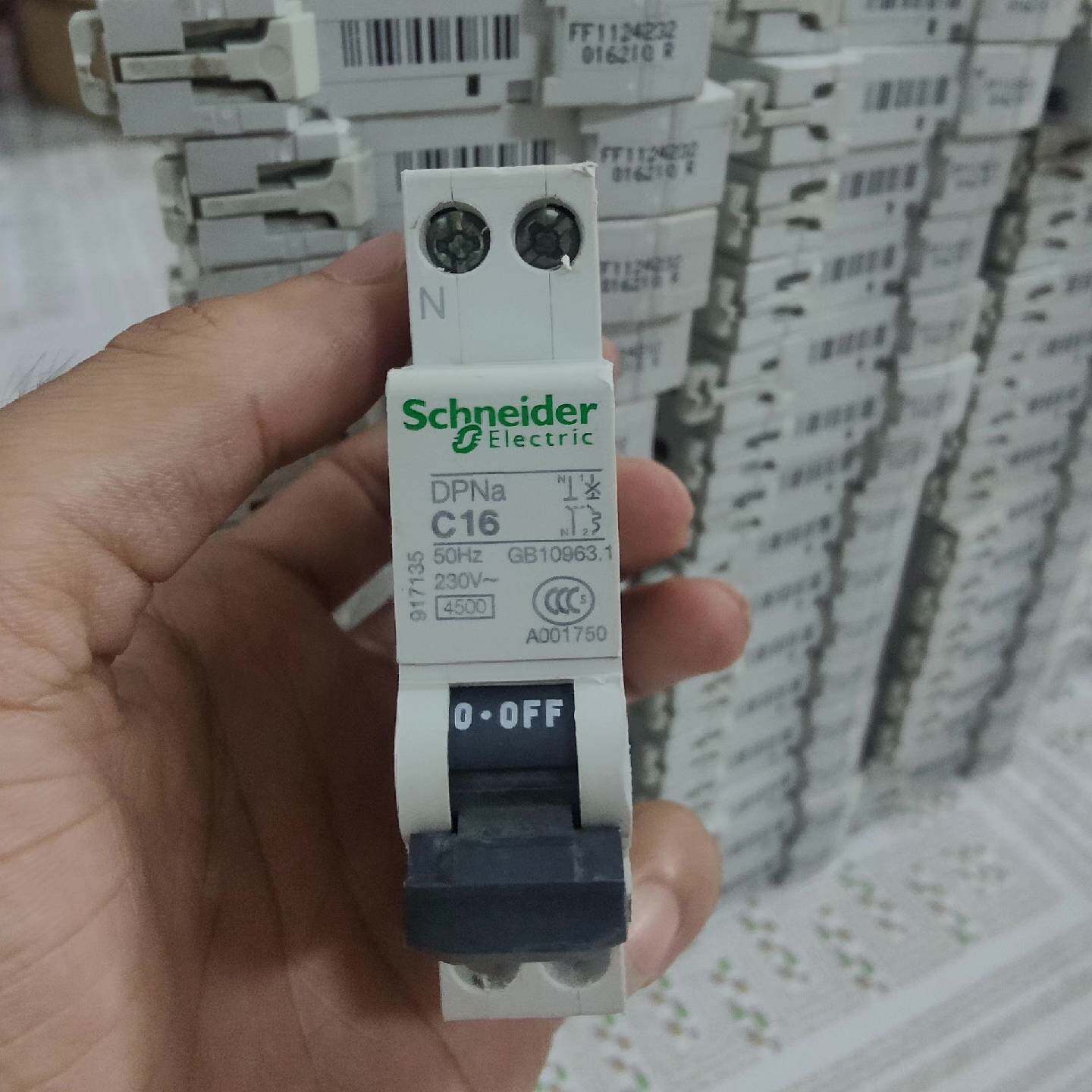 询价下单施耐德 c65n 断路器可开发票可维修
