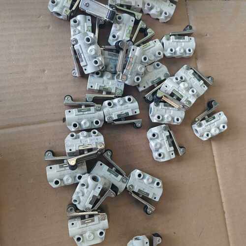 【请询价】SMC机械行程阀VM131-01，厂里面的备用品，都是未使用