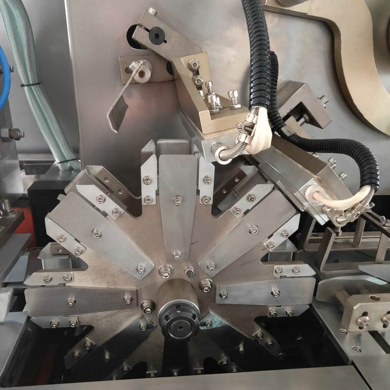 茶叶盒化妆品盒烟包机小型封膜机卡片明信片包膜机转盘式包装机