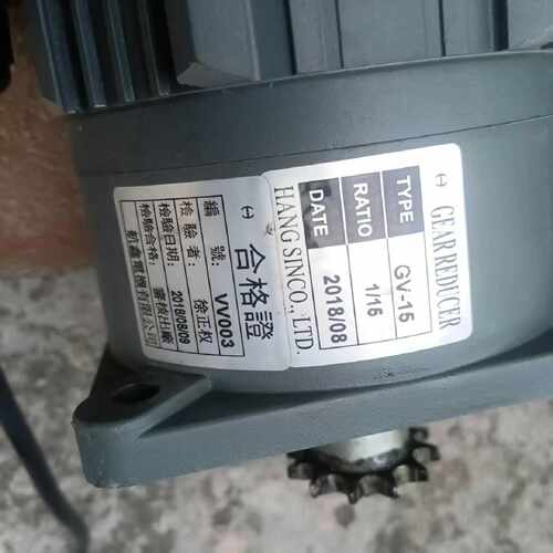 议价立式减速电机单相220v，0.1kw，比速1/15轴径15，