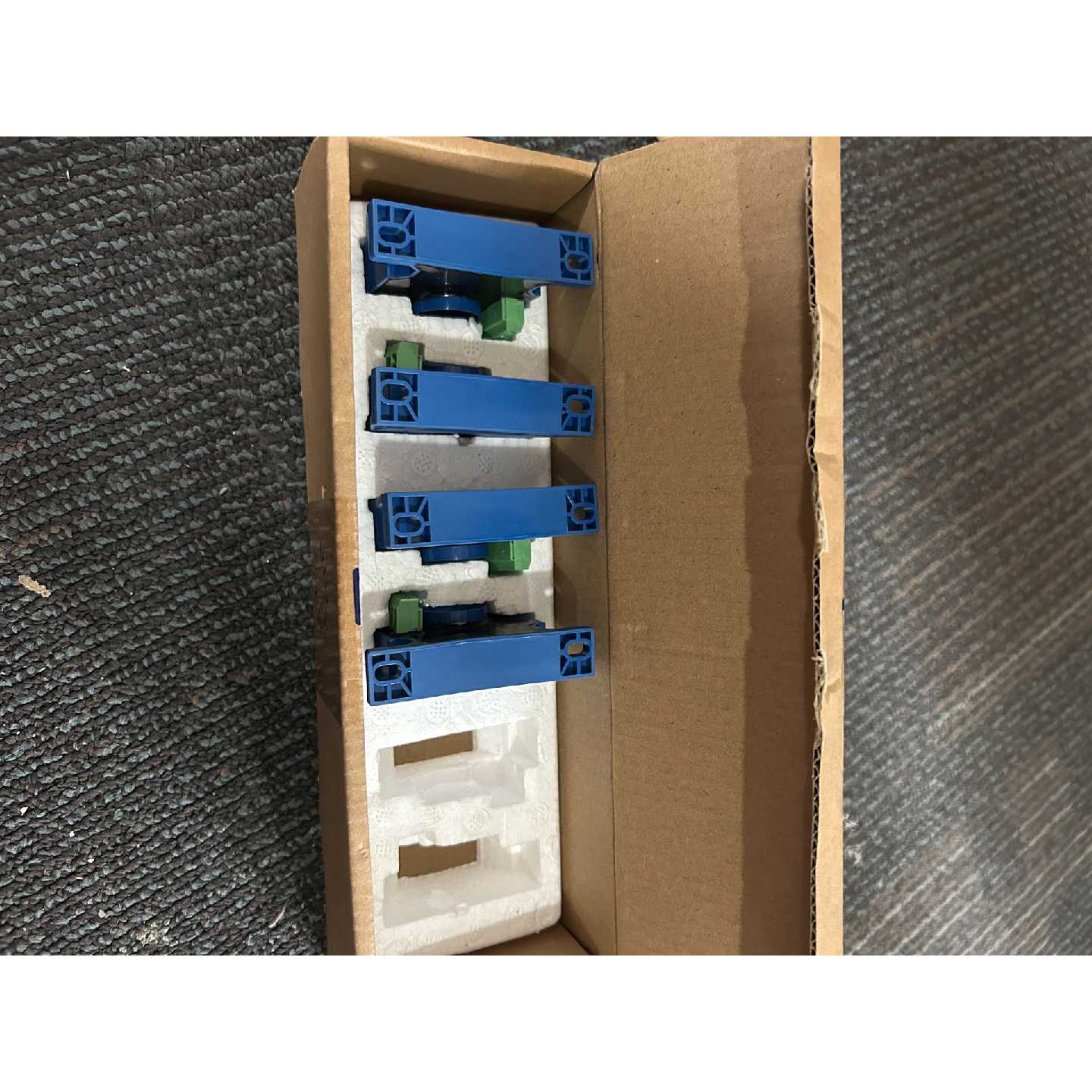 LEM电流传感器LT208S7SP1有4个