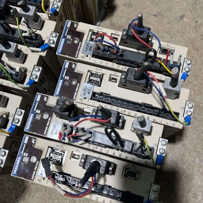 溢价-安川驱动器sgpms-1r5a10a、300v、