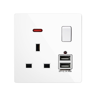 白色香港开关插座洛门耐用13AUSB