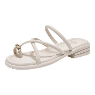 大东低跟凉拖鞋女夏外穿2026新款法式配裙子凉鞋夏季白色夹趾拖鞋