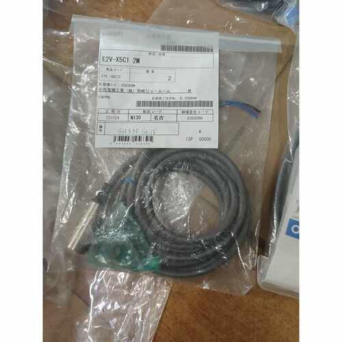 议价日本欧姆龙接近传感器型号E2VX5C12m数量2维修
