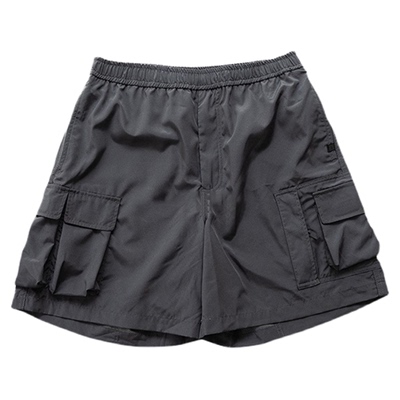 短裤宽松版型日系风格