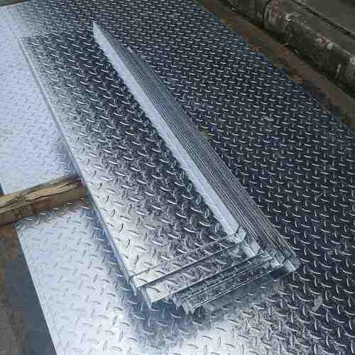 镀锌花纹板 热镀锌钢板 镀锌沟盖板 楼梯踏步板 可剪板折弯冲孔