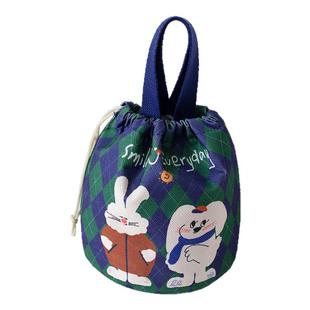 水桶手提包便当袋女抽绳收纳化妆包卡通可爱宝妈外出手拎小布包