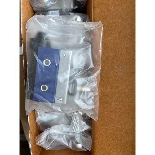 德XCJ110C限位开关，金属柱塞直动式，全新原装正品